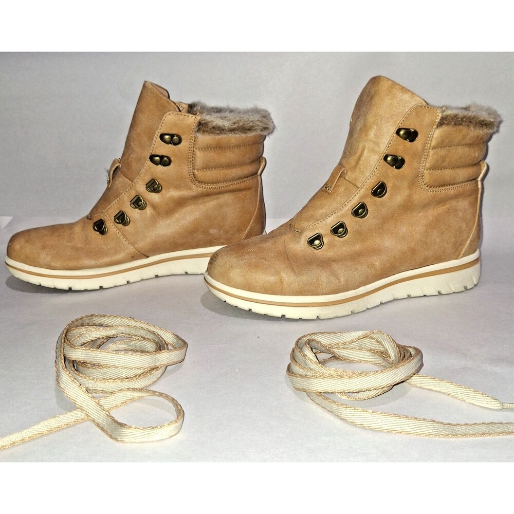 St. John's Bay Hayward Winter Boots Womens Size 8M Wheat Faux Fur Trim Lace Up